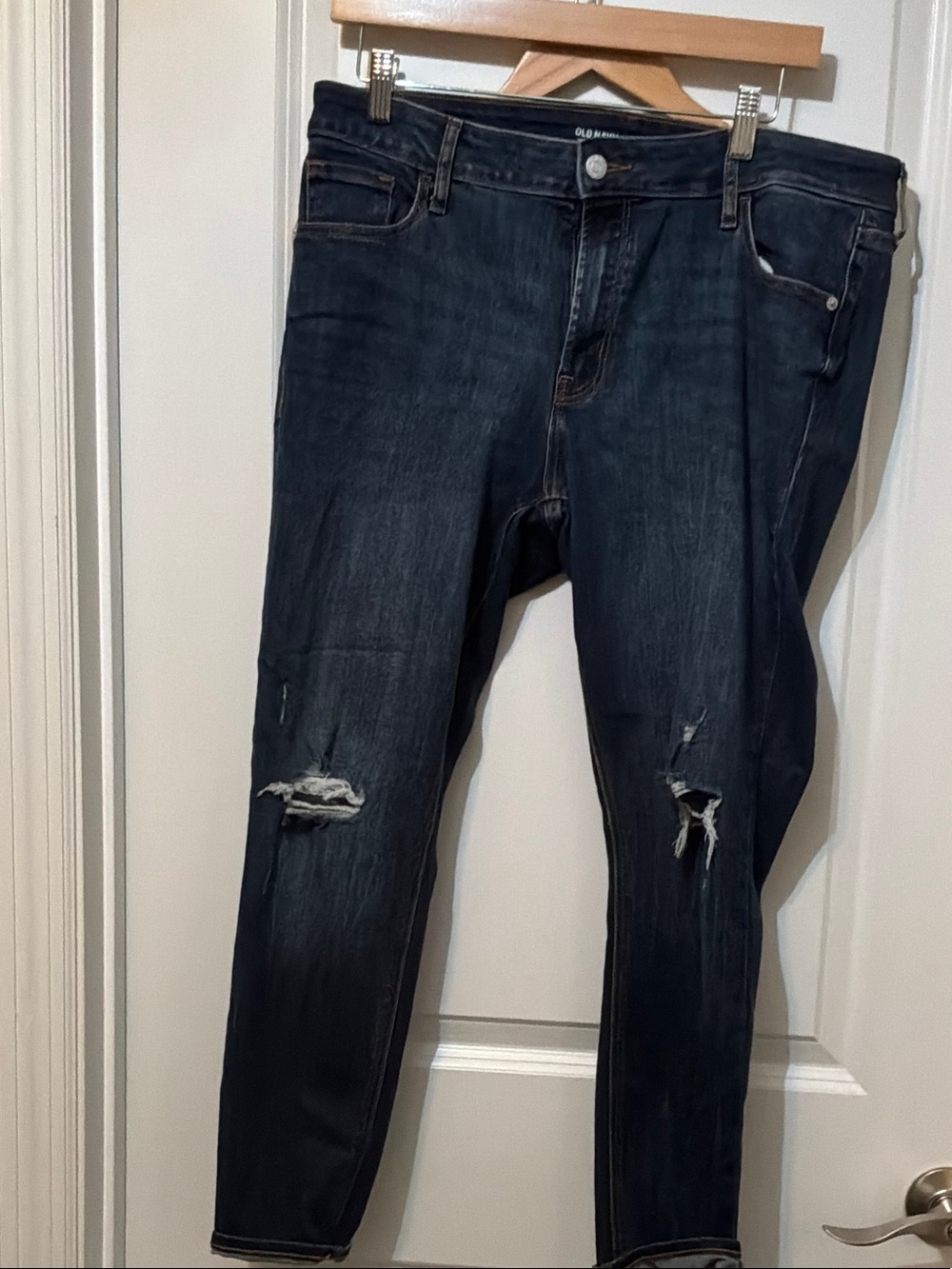Old Navy women’s Dark Wash Skinny Jeans with Knee Rips size 14 short